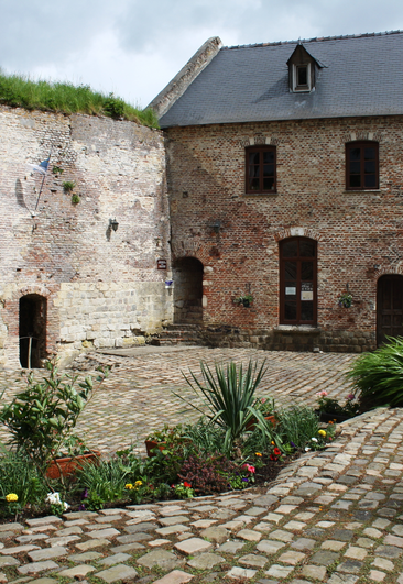 Château Fort de Guise, Club du Vieux Manoir (4).JPG
