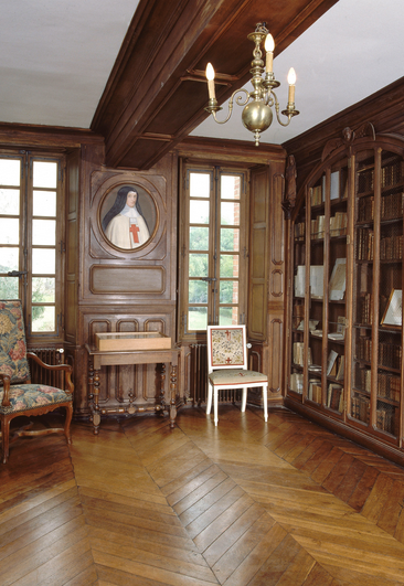 Vue intérieure salle 9 ou bibliothèque des solitaires.jpg